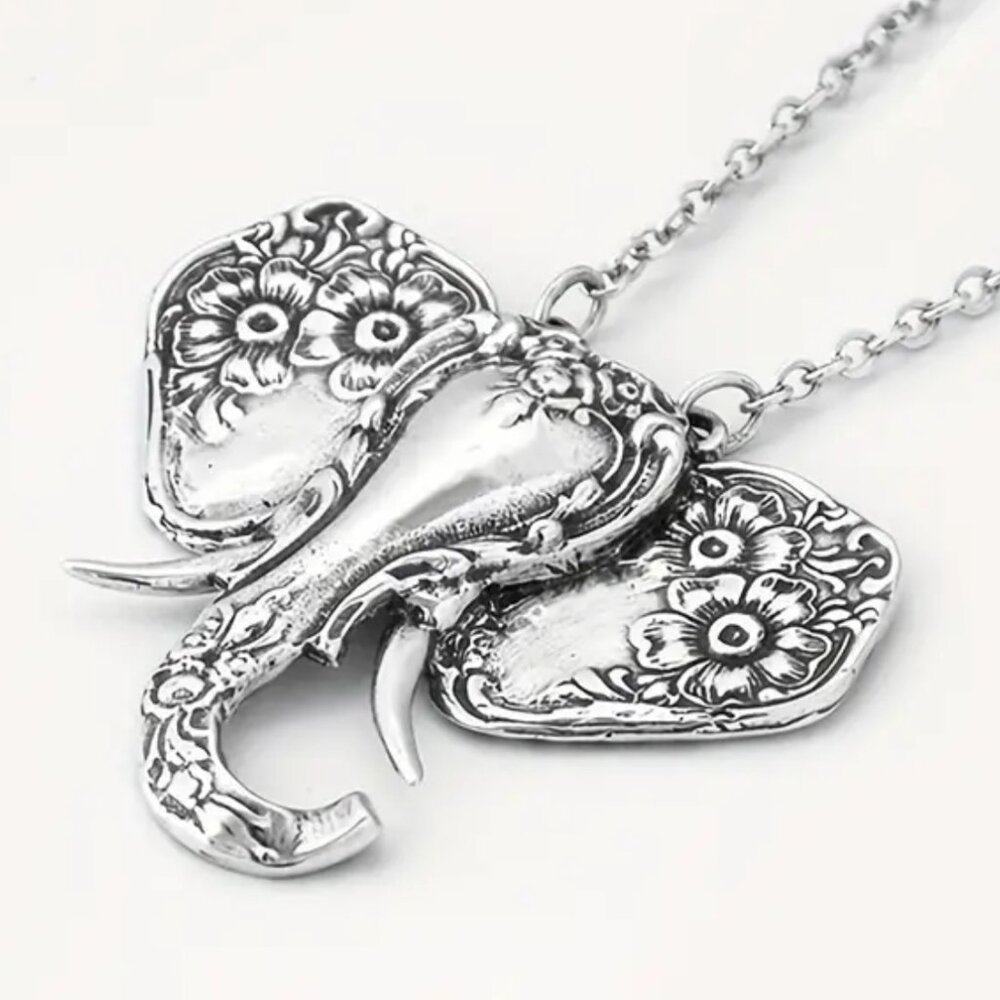 🌺 🌺 🌺 Vintage Style African Elephant Necklace - Picture 3 of 4